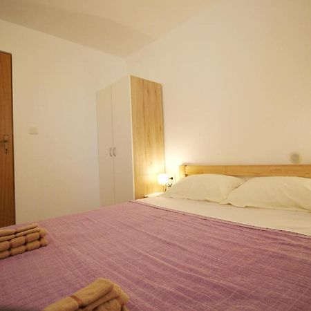 Apartment Suzy Nin Bagian luar foto