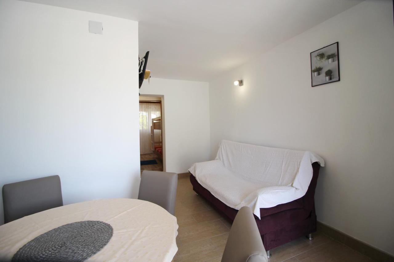 Apartment Suzy Nin Bagian luar foto