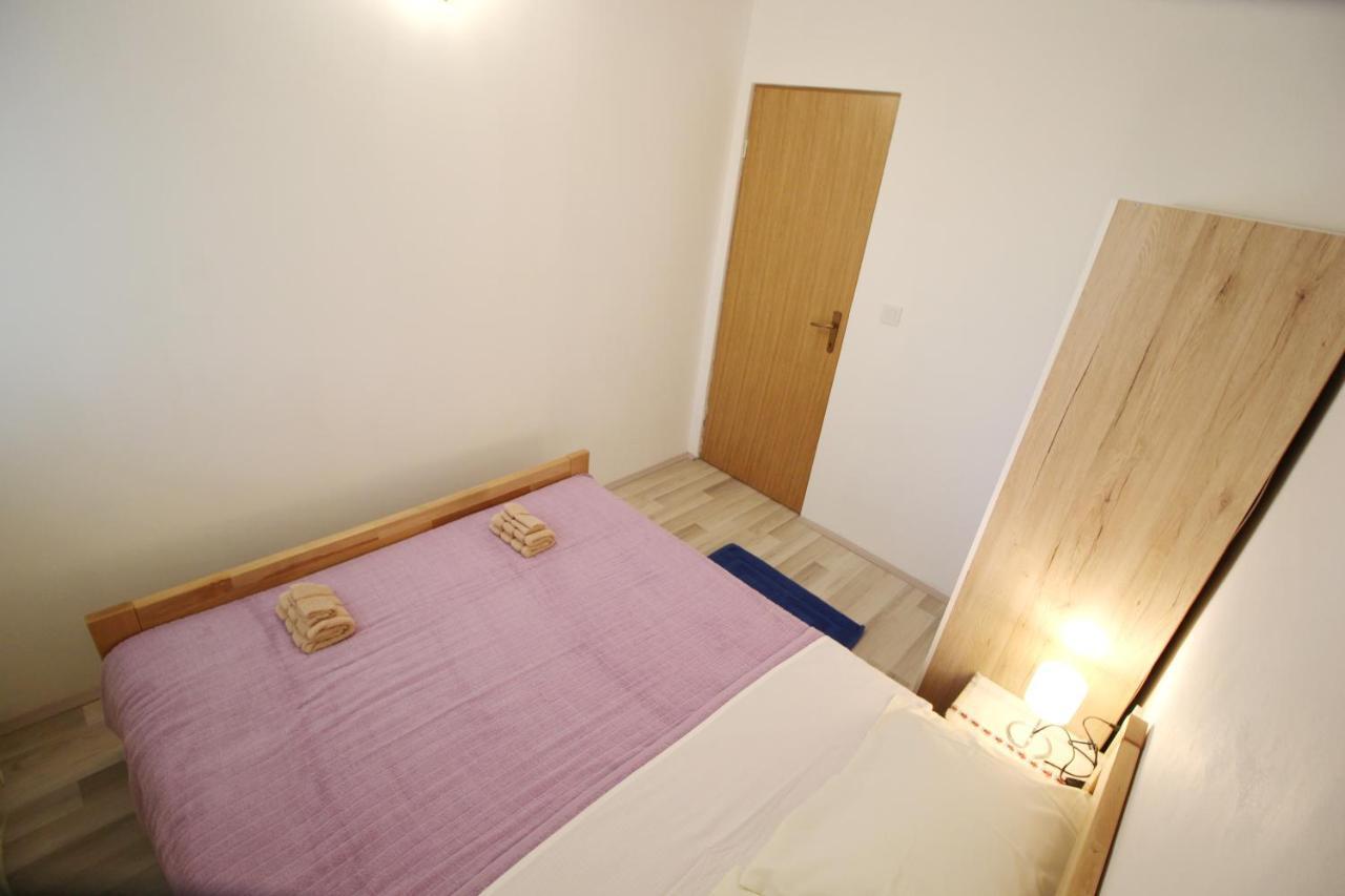 Apartment Suzy Nin Bagian luar foto