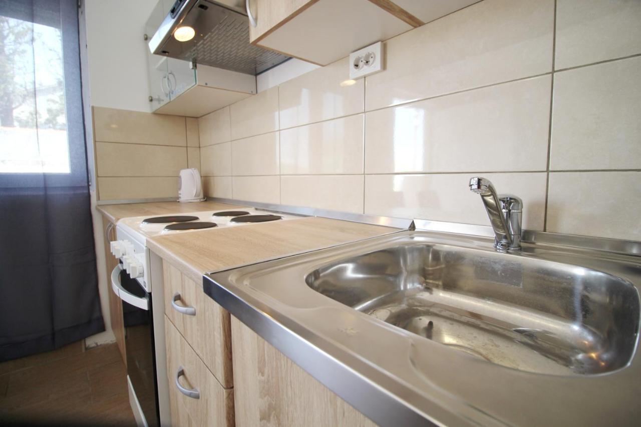 Apartment Suzy Nin Bagian luar foto