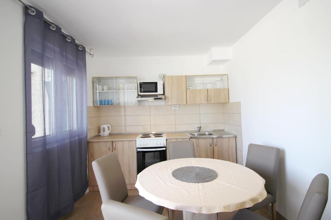 Apartment Suzy Nin Bagian luar foto