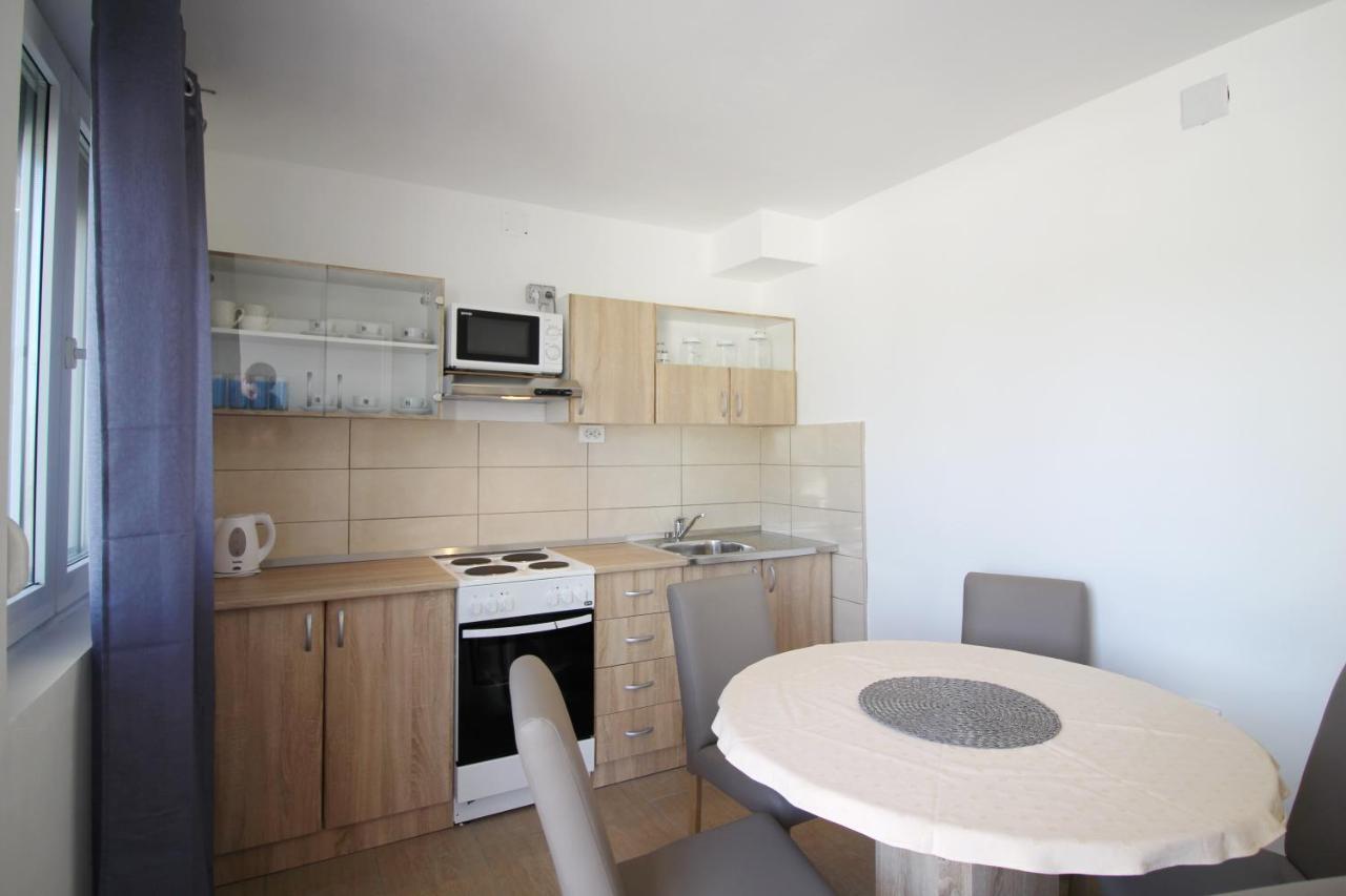 Apartment Suzy Nin Bagian luar foto